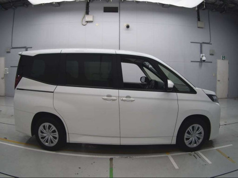 2022 Toyota Noah MZRA90W[2]