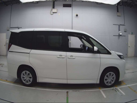 2022 Toyota Noah MZRA90W[2]