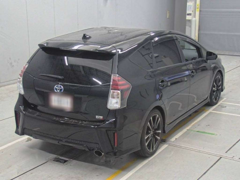 2016 Toyota Prius alpha ZVW41W[1]