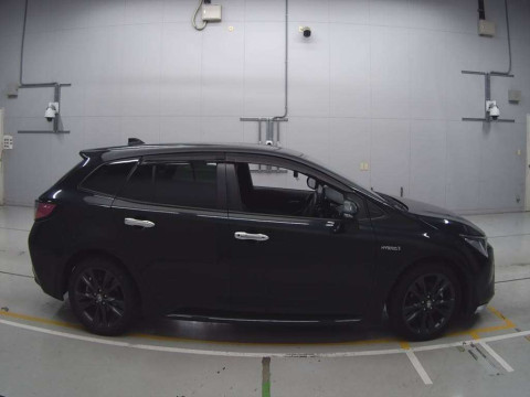 2020 Toyota Corolla Touring Wagon ZWE211W[2]