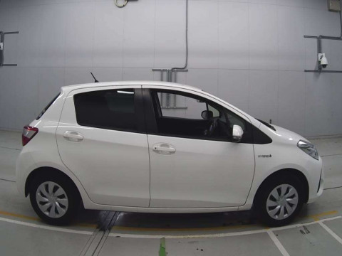 2019 Toyota Vitz NHP130[2]