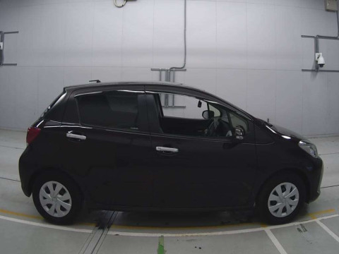 2015 Toyota Vitz NSP130[2]