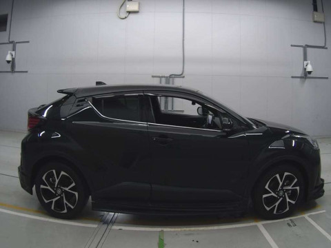 2020 Toyota C-HR NGX10[2]