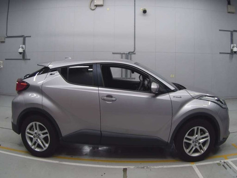 2020 Toyota C-HR ZYX11[2]