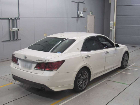 2013 Toyota Crown GRS214[1]