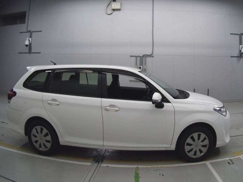 2015 Toyota Corolla Fielder NRE161G[2]