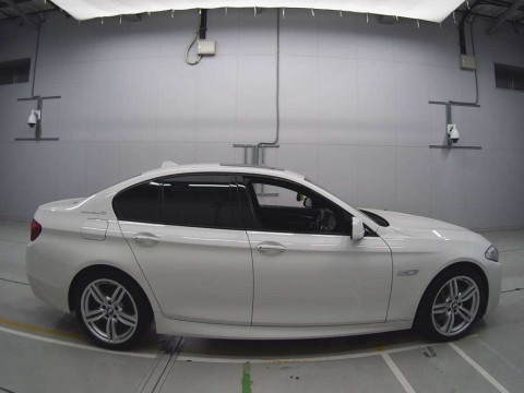 2013 BMW 5 Series FZ35[2]