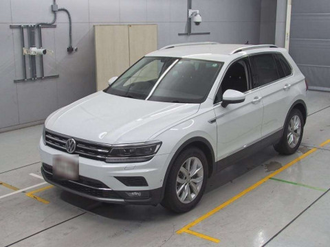 2017 Volkswagen Tiguan 5NCZE[0]