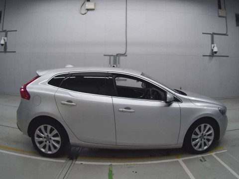 2015 Volvo V40 MB4164T[2]