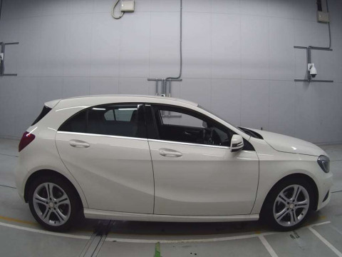 2013 Mercedes Benz A-Class 176042[2]