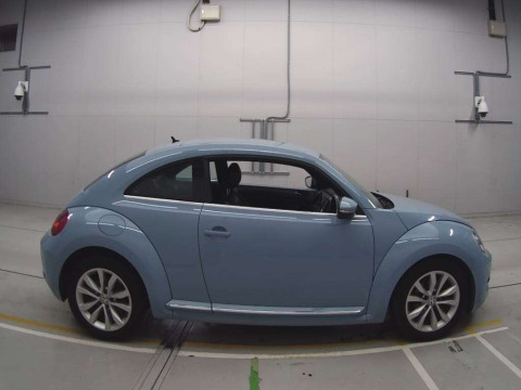 2012 Volkswagen Beetle 16CBZ[2]