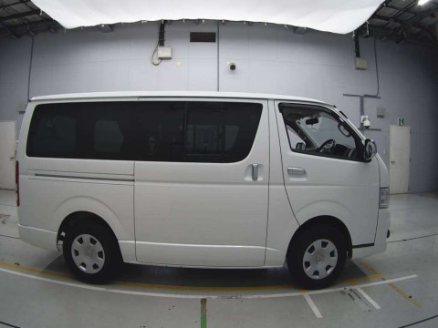 2013 Toyota Regiusace Van KDH206V[2]