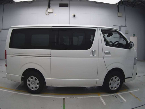 2019 Toyota Hiace Van GDH206V[2]