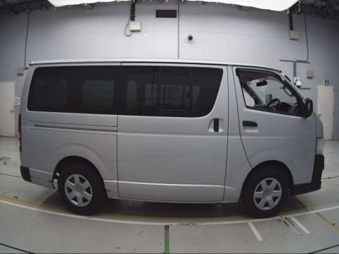 2012 Toyota Hiace Van KDH201V[2]