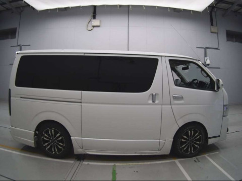 2013 Toyota Hiace Van KDH201V[2]