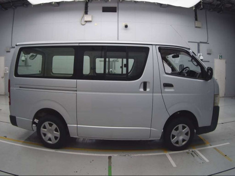 2008 Toyota Regiusace Van TRH200V[2]