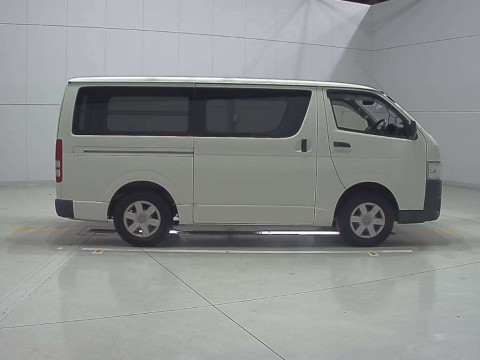 2015 Toyota Regiusace Van KDH201V[2]