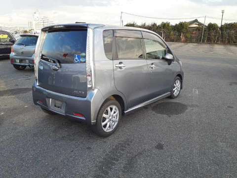 2013 Daihatsu Move LA100S[1]