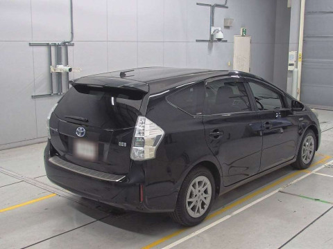 2012 Toyota Prius alpha ZVW40W[1]