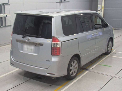 2007 Toyota Noah ZRR70W[1]