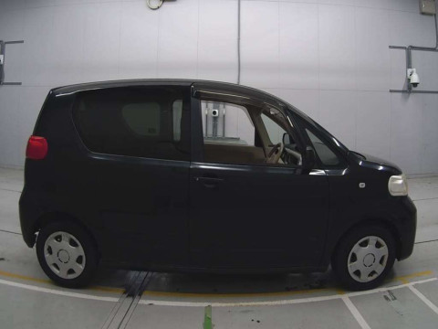 2004 Toyota Porte NNP10[2]