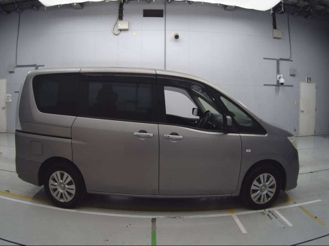 2012 Nissan Serena C26[2]