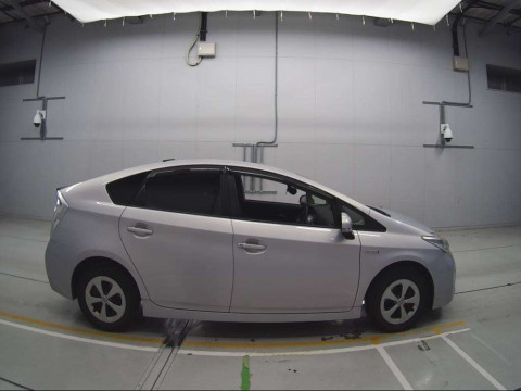 2012 Toyota Prius ZVW30[2]