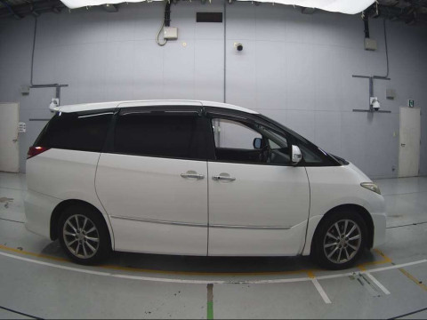 2011 Toyota Estima ACR50W[2]