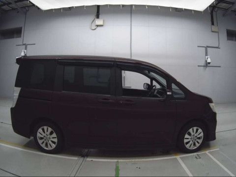 2010 Honda Step WGN Spada RK5[2]