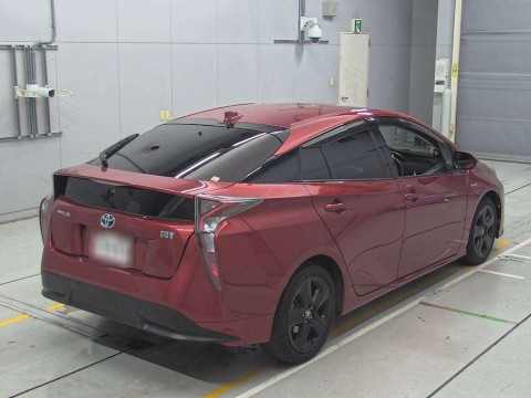 2016 Toyota Prius ZVW50[1]