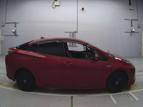 2016 Toyota Prius ZVW50[2]