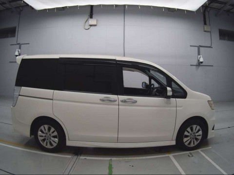 2011 Honda Step WGN Spada RK5[2]