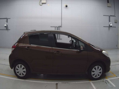 2011 Toyota Vitz KSP130[2]