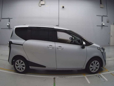 2016 Toyota Sienta NSP170G[2]