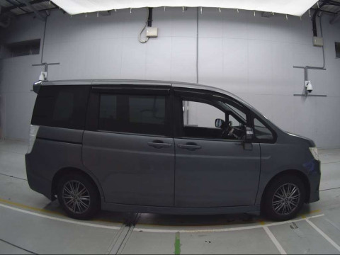 2009 Honda Step WGN Spada RK6[2]