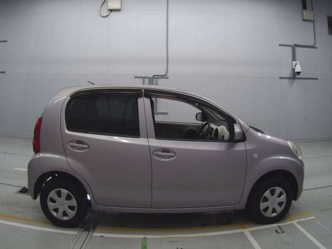 2011 Toyota Passo KGC35[2]