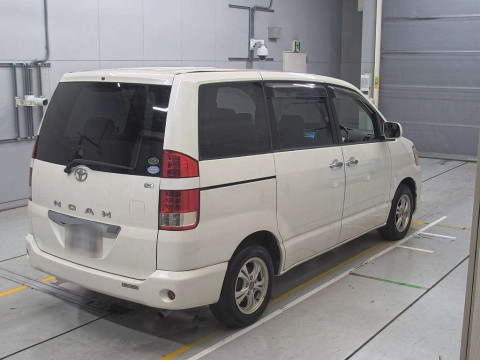 2006 Toyota Noah AZR60G[1]