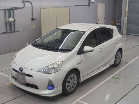 2012 Toyota Aqua NHP10[0]