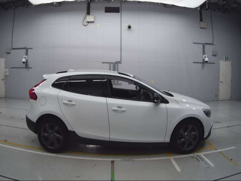 2013 Volvo V40 MB5204T[2]