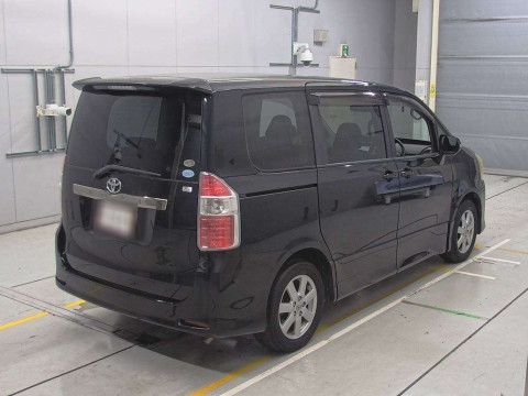 2009 Toyota Noah ZRR70W[1]