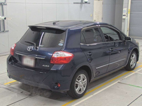 2011 Toyota Auris NZE151H[1]