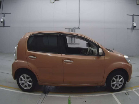 2011 Toyota Passo KGC30[2]