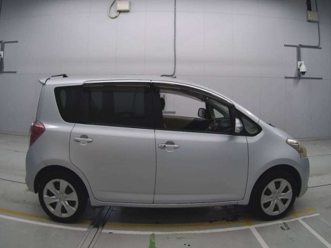 2008 Toyota Ractis SCP100[2]