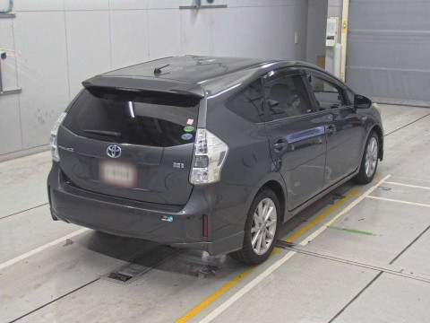 2012 Toyota Prius alpha ZVW40W[1]