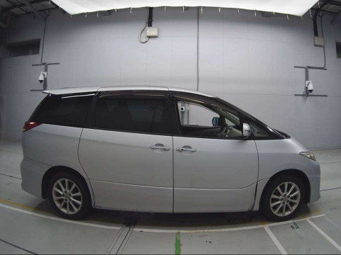 2009 Toyota Estima ACR50W[2]