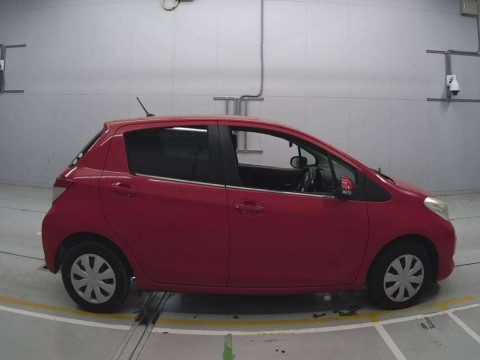 2012 Toyota Vitz NSP130[2]