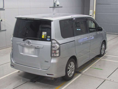 2010 Toyota Voxy ZRR70W[1]