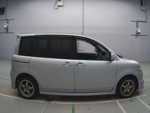 2003 Toyota Sienta NCP81G[2]