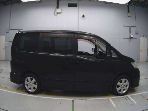 2010 Nissan Serena CC25[2]