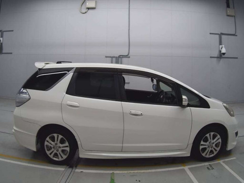 2012 Honda Fit Shuttle Hybrid GP2[2]